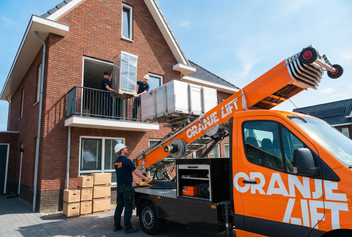 Ladderlift in dorpsstraat