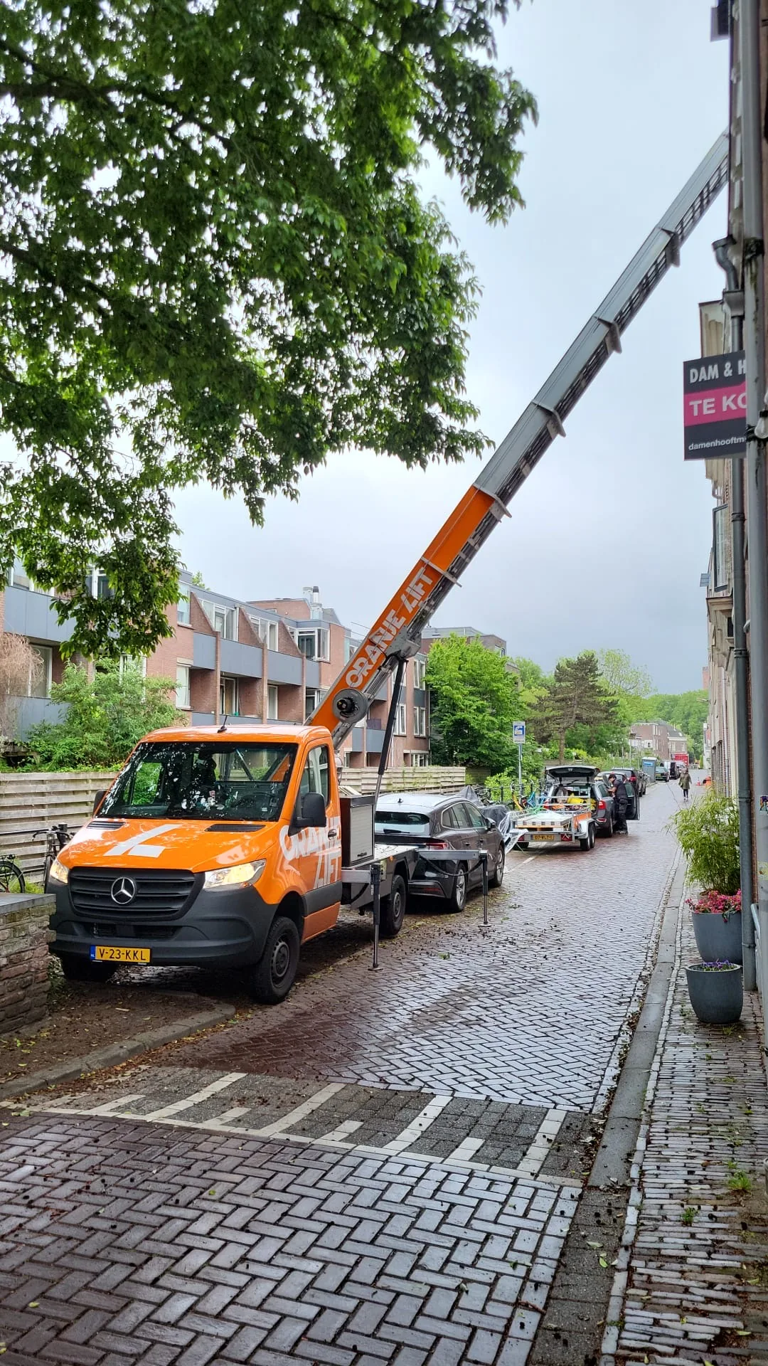 Verhuislift in een straat in Utrecht
